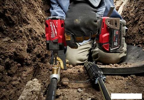 Гайковерт Milwaukee M18 FIW2P12-0X 4933478446 (без АКБ, кейс)