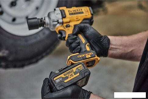 Гайковерт DeWalt DCF891NT-XJ (без АКБ, кейс)