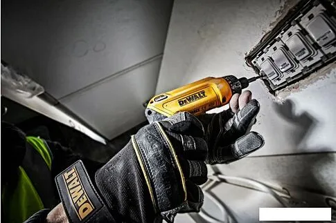 Шуруповерт DeWalt DCF680G2