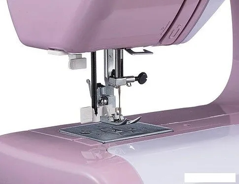 Электромеханическая швейная машина Janome J590