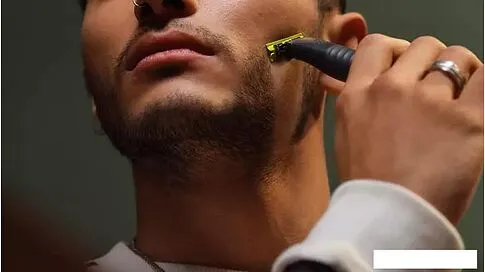 Триммер для бороды и усов Philips OneBlade Face QP1424/10