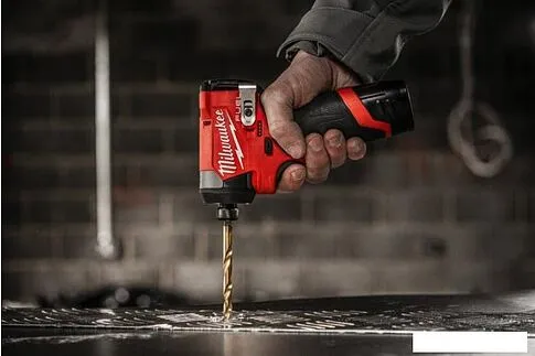 Винтоверт Milwaukee M12 FUEL M12FID2-0 4933479876 (без АКБ)