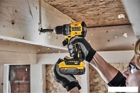 Дрель-шуруповерт DeWalt DCD800H2T (с 2-мя АКБ 5 Ач, кейс)