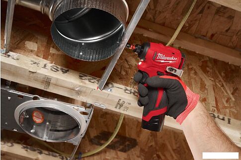 Milwaukee M12 BLPP3A-202B 4933499694 (шуруповерт, винтоверт, фонарь, 2 АКБ, сумка)