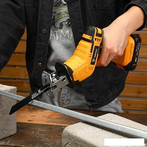 Сабельная пила Deko DKRS20-Li 063-4311 (с 2-мя АКБ, кейс)