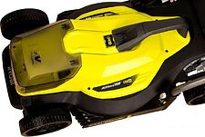 Колёсная газонокосилка Ryobi RLM18X33B-40 (с АКБ 4 Ah) Колёсная газонокосилка Ryobi RLM18X33B-40 (с АКБ 4 Ah)