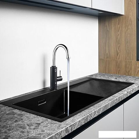 Проточный электрический водонагреватель-кран Royal Thermo QuickTap (черный)
