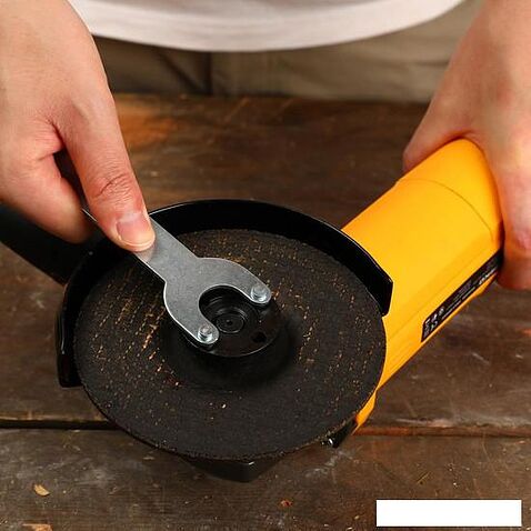 Угловая шлифмашина Deko DKAG1250-125