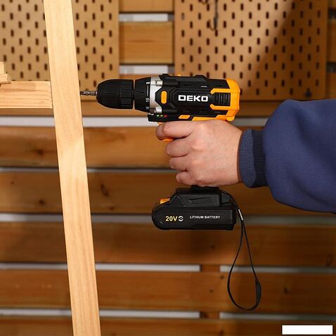 Дрель-шуруповерт Deko Banger 20V ONE + 083-1042 (с 1-им АКБ)