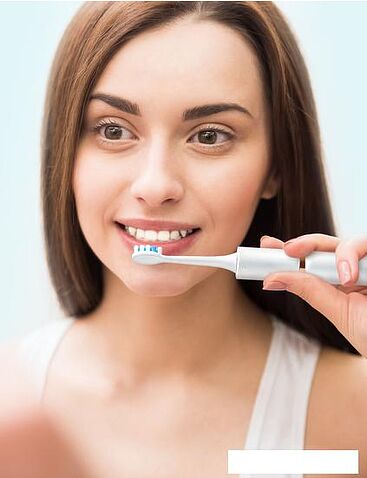 Электрическая зубная щетка Fairywill P11 (белый, 8 насадок)