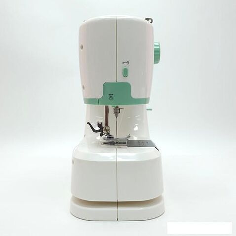 Электромеханическая швейная машина Janete 520