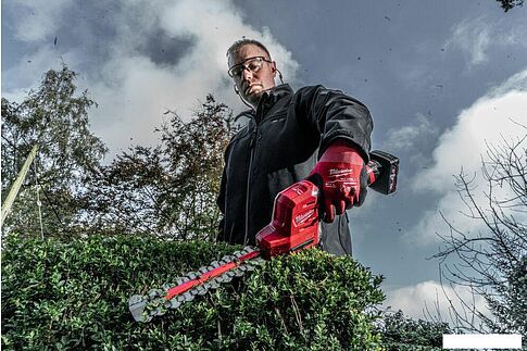 Кусторез Milwaukee M12 FUEL M12FHT20-402 4933479676 (с 2-мя АКБ 4 Ач)