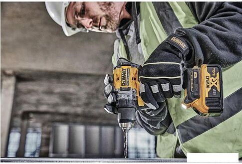 Дрель-шуруповерт DeWalt DCD800NT (без АКБ, кейс)