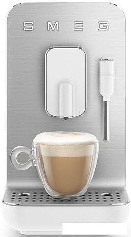 Эспрессо кофемашина Smeg BCC02WHMEU