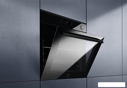 Электрический духовой шкаф Electrolux EOC8P39H