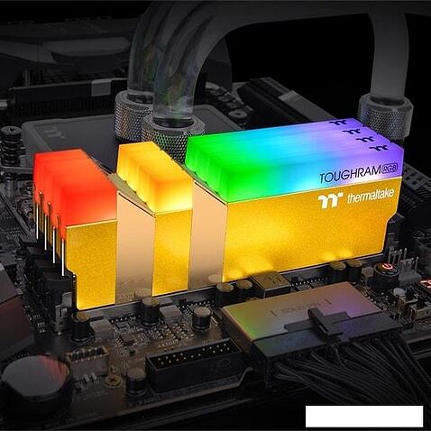 Оперативная память Thermaltake ToughRam RGB 2x8GB DDR4 PC4-28800 RG26D408GX2-3600C18A