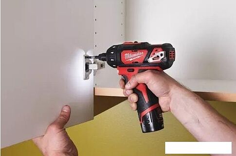 Дрель-шуруповерт Milwaukee M12 BD-202C 4933441900 (с 2-мя АКБ, кейс)