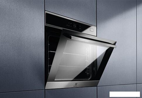 Электрический духовой шкаф Electrolux EOB8S39WX