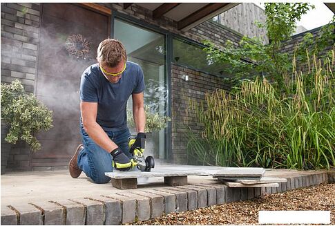 Угловая шлифмашина Ryobi R18AG7-0