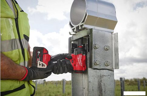 Гайковерт Milwaukee M18ONEFMTIW2FC12-0X 4933493413 (без АКБ, кейс)