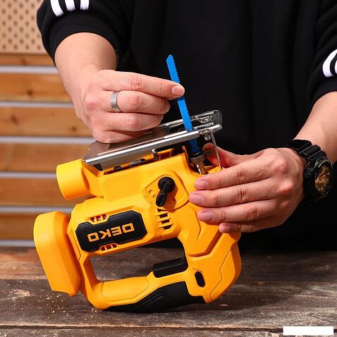 Электролобзик Deko DKJS20E 083-1124 (с 1-им АКБ)