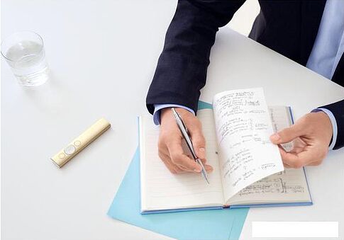 Универсальный пульт ДУ Logitech Spotlight (золотистый)