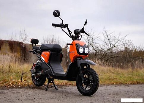 Электроскутер AVM.Plus Zoomer (оранжевый)