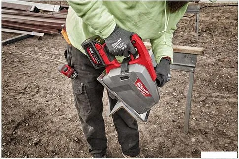 Дисковая (циркулярная) пила Milwaukee Fuel M18 FMCS66-0C 4933472110 (без АКБ, кейс)