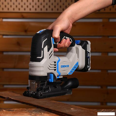 Электролобзик Deko DKJS20 PRO 083-1125 (с 2-мя АКБ, кейс)
