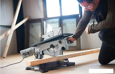 Дисковая пила Ryobi RTS1800-G