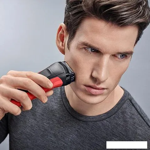 Электробритва Braun Series 3 300s (красный)