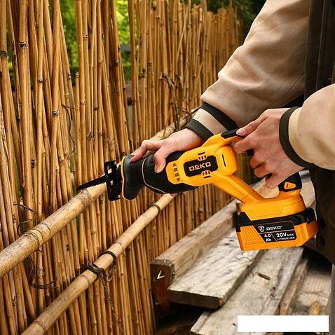 Сабельная пила Deko DKRS20 063-4359 (с 2-мя АКБ)