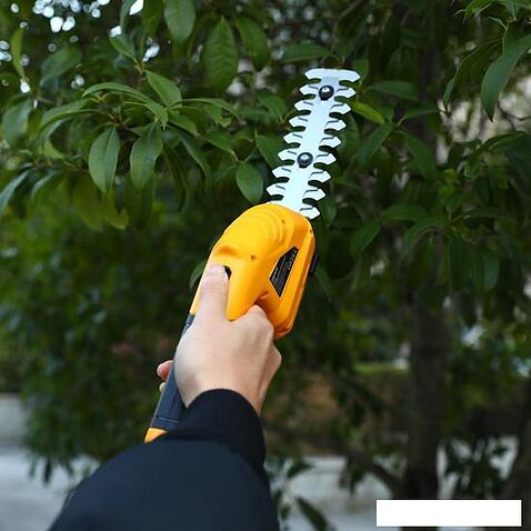 Кусторез + ножницы Deko DKGS8 063-4472 (с АКБ)