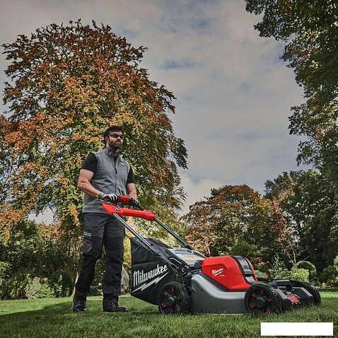 Газонокосилка Milwaukee M18 F2LM53-0 4933479584 (без АКБ)