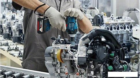 Гайковерт Bosch GDS 18V-400 Professional 06019K0020 (с 2-мя АКБ, кейс)