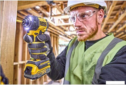 Винтоверт DeWalt DCF870E2T (с 2-мя АКБ, кейс)