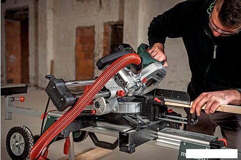 Торцовочная пила Metabo KGS 216 M 613216000