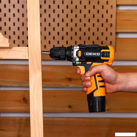 Дрель-шуруповерт Deko DKCD12V Set1 083-1022 (с 2-мя АКБ, кейс)