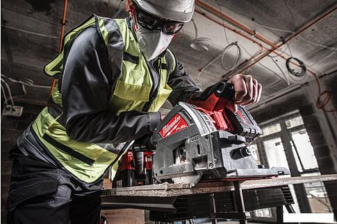 Дисковая погружная  Milwaukee M18 FPS55MC-552P 4933499456 (с 2-мя АКБ, кейс)