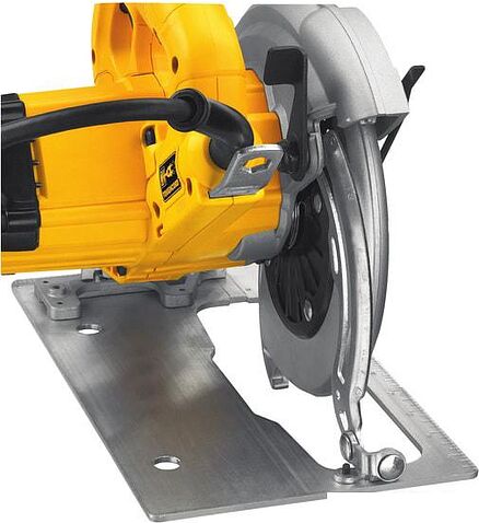 Дисковая пила DeWalt DWE575