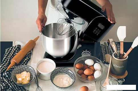 Планетарный миксер Black & Decker BXKM1001E