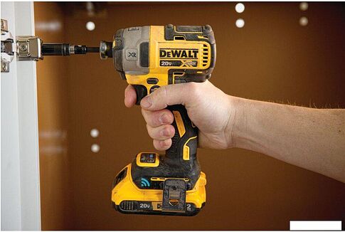 Винтоверт DeWalt DCF888B (без АКБ)