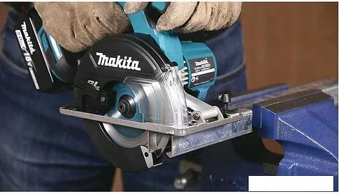 Дисковая пила Makita DCS551RMJ