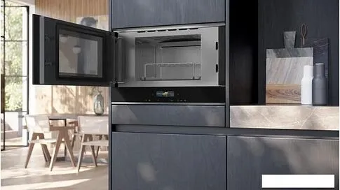 Микроволновая печь Siemens iQ700 BE732L1B1