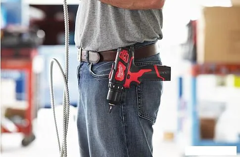 Дрель-шуруповерт Milwaukee M12 BDD-202C 4933441915 (с 2-мя АКБ, кейс)