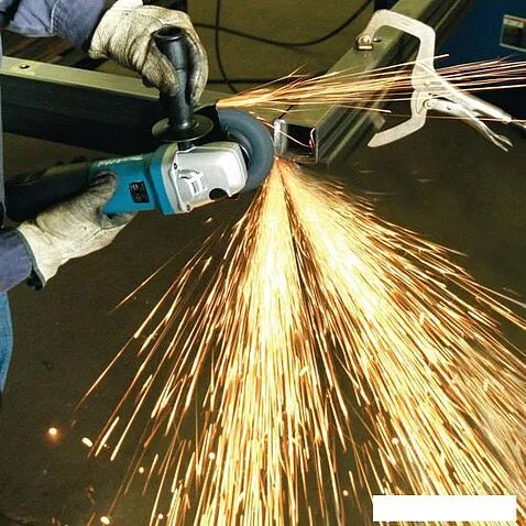 Угловая шлифмашина Makita 9565PCV