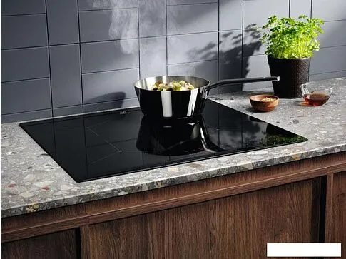 Варочная панель Electrolux EIS62443