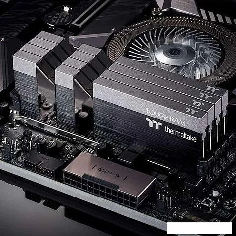 Оперативная память Thermaltake ToughRam 2x8GB DDR4 PC4-32000 R017D408GX2-4000C19A