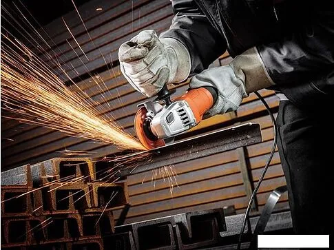 Угловая шлифмашина Black & Decker G650