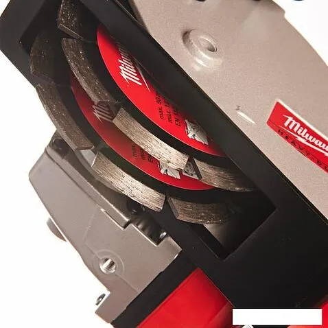 Штроборез Milwaukee WCE 30 [4933383855]